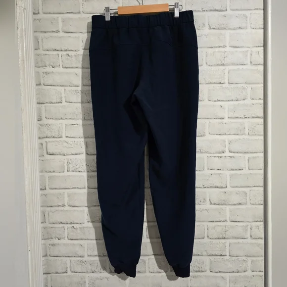 Lululemon On the Fly Jogger Navy size 6 - Picture 3 of 9